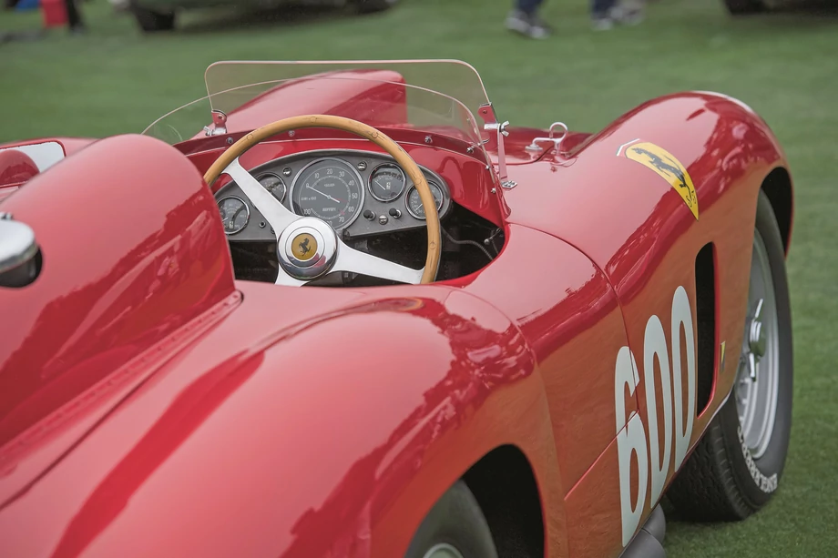 To 63-letnie auto to Ferrari 290 MM Spyder. Na aukcji w Nowym Jorku kolekcjoner wyłożył na nie ponad 28 mln dolarów
