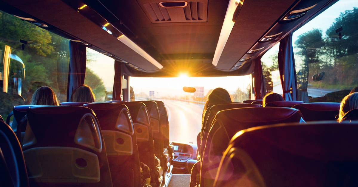 Za odjazd autobusu bez uczestników wycieczki należy się zadośćuczynienie