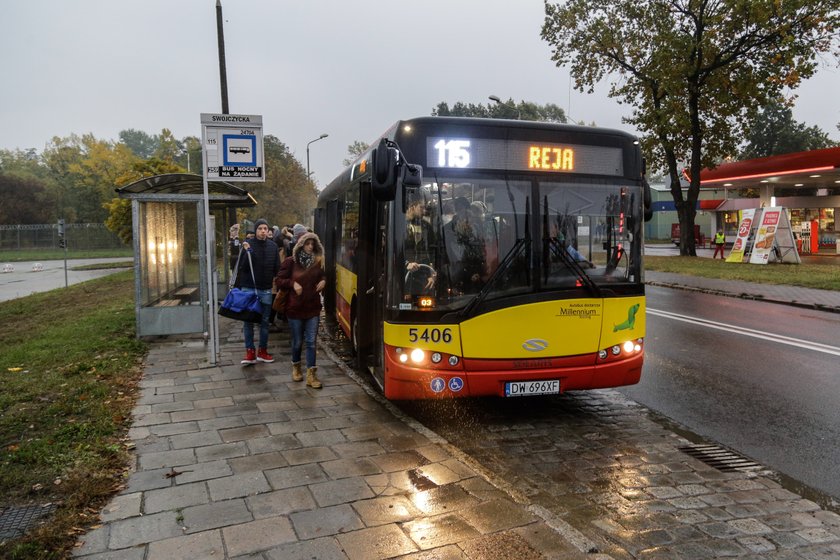 Robią sobie „selifie” z gigantycznymi korkami