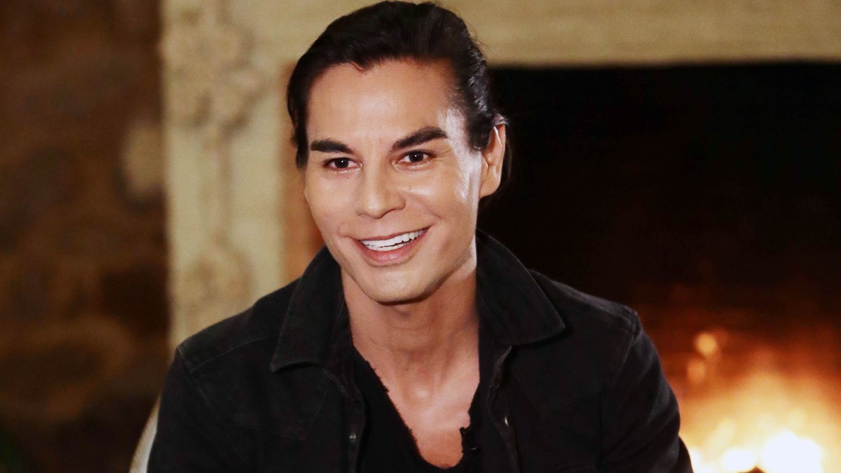 Julio Iglesias Junior Ile Ma Lat Enrique Iglesias ma starszego brata. Julio Iglesias Junior jest