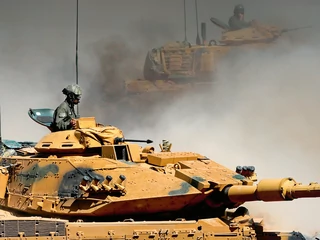 Czołgów 50 największych armii miało w 2022 r. mniej niż rok wcześniej. Przybyło im za to 8,6 mln żołnierzy.