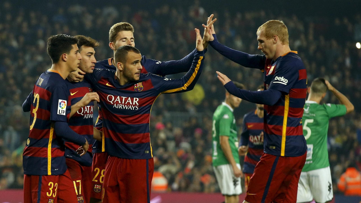 W rewanżowym meczu 1/16 Pucharu Króla FC Barcelona pokonała CF Villanovense aż 6:1 (3:1). Trzy gole dla Blaugrany strzelił Sandro Ramirez, dla którego był to pierwszy hat-trick w karierze.