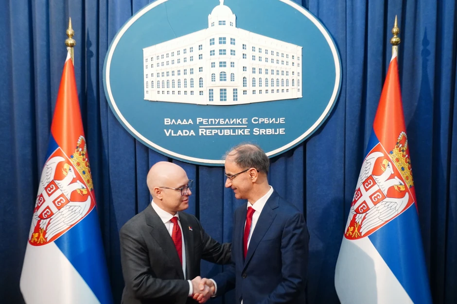 Predsednik Vlade Srbije Đuro Macut preuzeo je danas dužnost od dosadašnjeg predsednika Vlade Miloša Vučevića