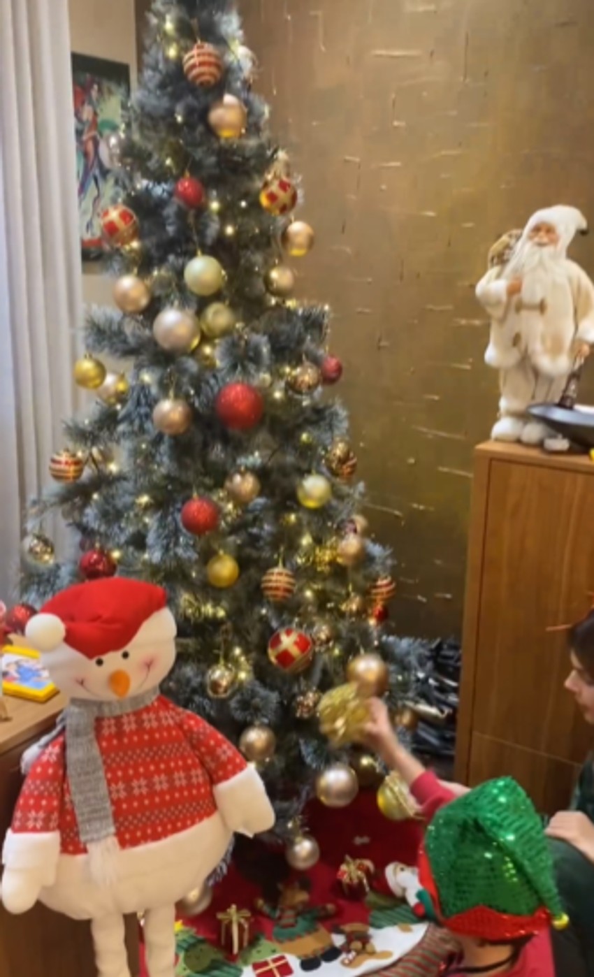 Nataša sa sinom ukrasila dom