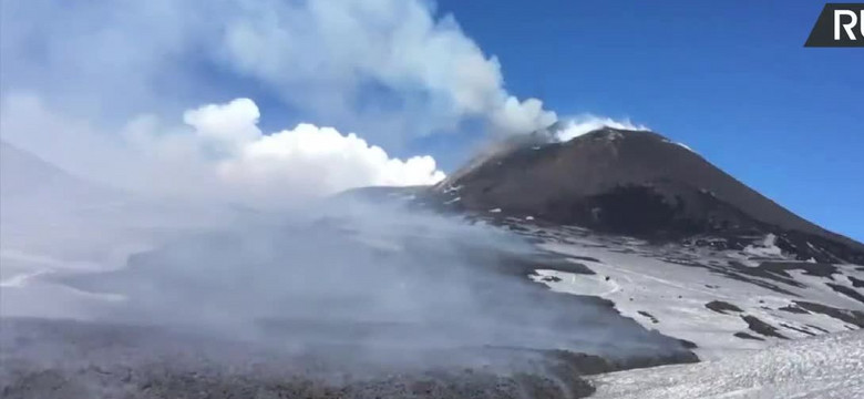 Etna aktywna i bardzo groźna. Na ludzi spadały kamienie i lawa