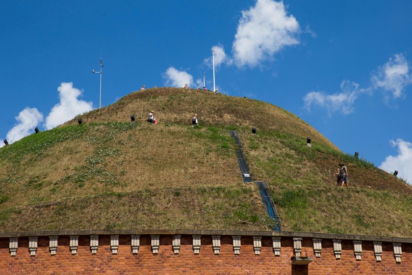 Z Kopca Kościuszki w Krakowie widać piękną panoramę miasta