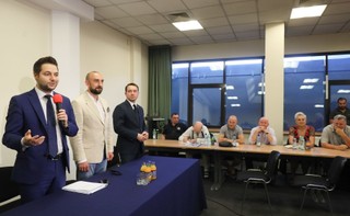 Jaki: Roman Giertych robi szopkę medialną