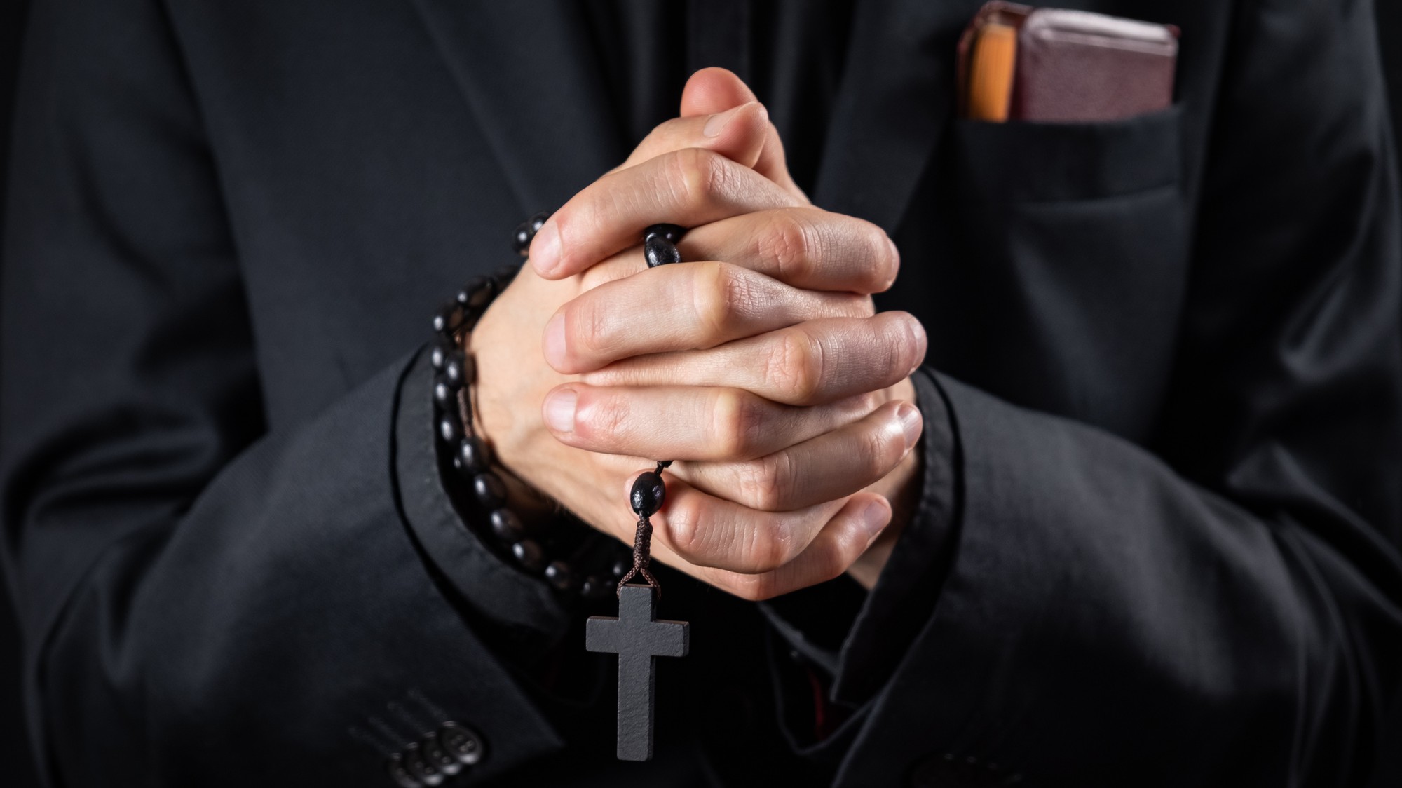 Bývalý anglikánsky vikár bol za kastrácie mužov odsúdený na tri roky väzenia. (ilustračné foto)