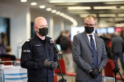 Ruszyły szczepienia służb mundurowych. Kto pierwszym zaszczepionym funkcjonariuszem?