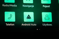 Android Auto bezprzewodowy w każdym aucie. To łatwiejsze niż myślisz