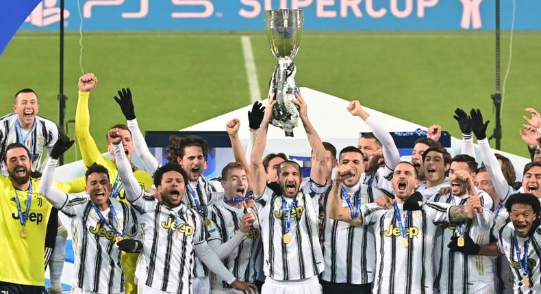 Captain Giorgio Chiellini (C) lifts the trophy after Juventus beat Napoli to win the Italian Super Cup