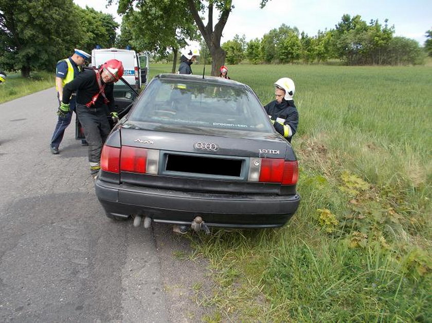 Wjechała w drzewo w Dzień Matki