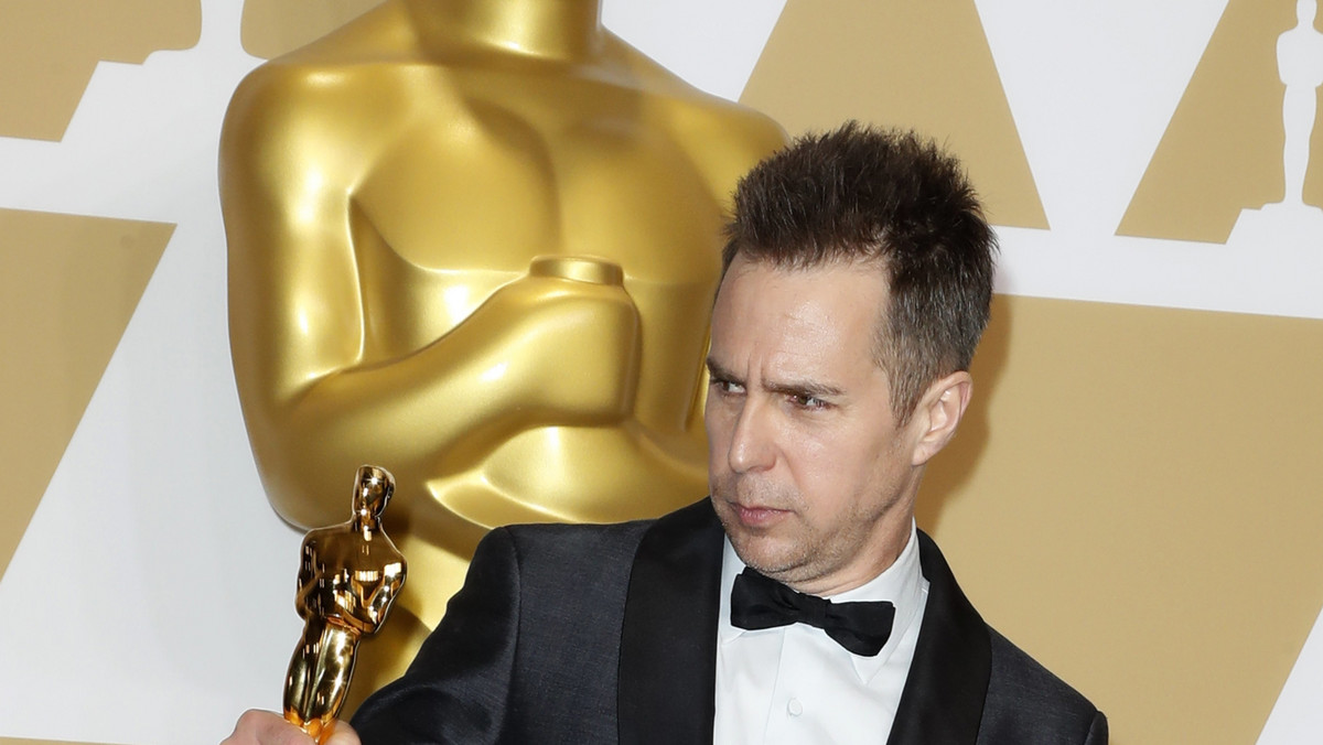 Sam Rockwell otrzymał nagrodę dla najlepszego aktora drugoplanowego podczas 90. ceremonii wręczenia Oscarów. Statuetkę dostał za rolę w filmie "Trzy Billboardy za Ebbing, Missouri".