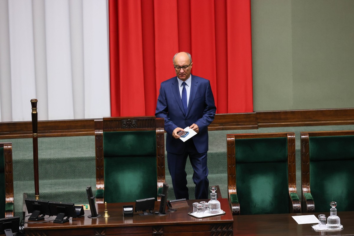 Nowy marszałek Sejmu zdecydował w sprawie alkoholu w Sejmie i kilometrówek