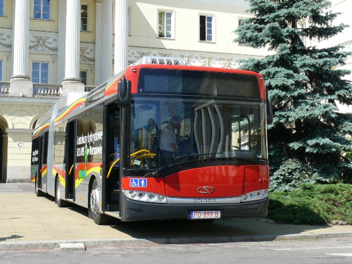 Solaris Urbino 18 Hybrid - taki hybrydowy autobus będzie jeździć już niedługo po Warszawie. Fot. materiały prasowe Solaris