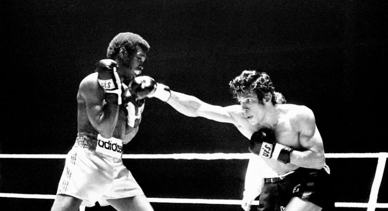 This photo taken on December 1, 1974 shows Rodrigo Valdez (L) from Colombia fighting with his French counterpart Gratien Tonna in Paris during their World Middleweight Title championship match