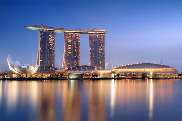 Marina Bay Sands jest najkosztowniejszym budynkiem świata. Został oddany do użytku w 2011 roku. Całkowity koszt budowy to ok. 5 mld dol.