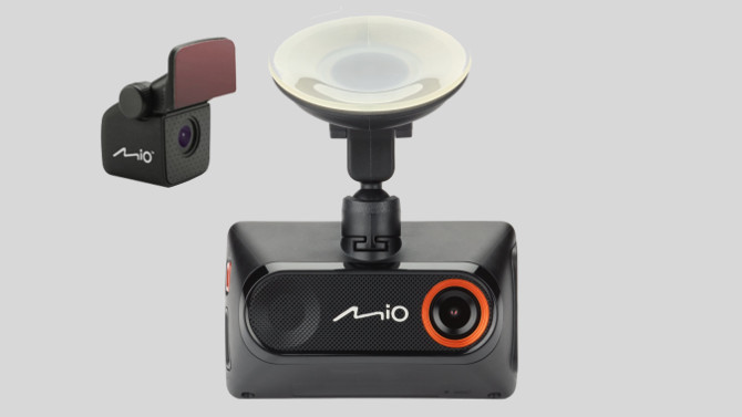 Mio to jedna z najbardziej znanych firm produkujących wideorejestratory - dzięki drugiej kamerce ten model nagrywa także obraz za autem