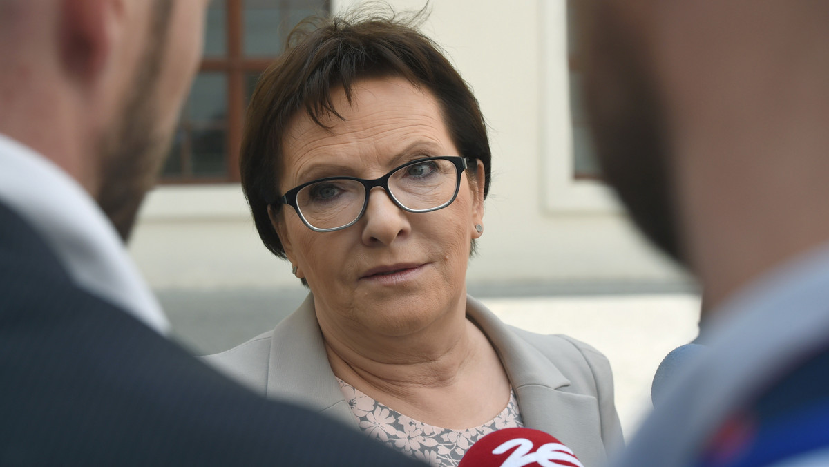 Premier Ewa Kopacz powiedziała, że zwołała zespół, podczas którego wraz z ministrami: spraw zagranicznych i finansów oraz szefem NBP będzie zastanawiać się nad ewentualnymi konsekwencjami wyjścia Grecji ze strefy euro.