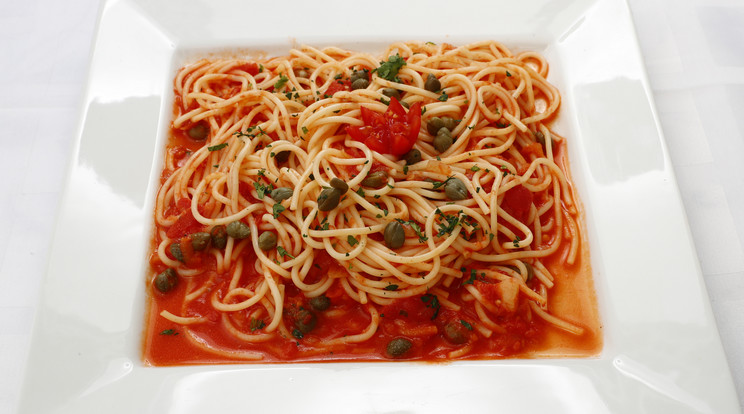 Kapribogyós-paradicsomos spagetti 380kcal/fő / Fotó: Fuszek Gábor