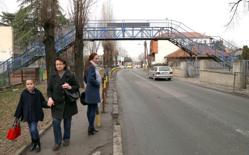 Roditelji tvrde da je pasarela nebezbedna