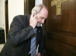 Sąd: Macierewicz nie musi przepraszać ITI