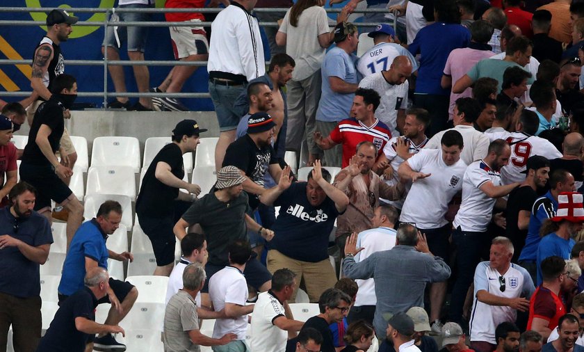 Bitwa rosyjskich i angielskich chuliganów przeniosła się na stadion