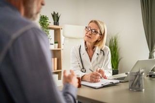 Kody na L4. Co oznaczają? Kiedy pracodawca dowie się o naszej chorobie?