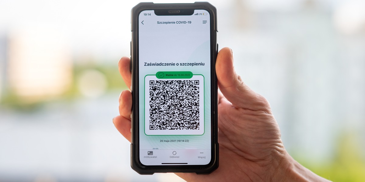 Do weryfikacji paszportu covidowego służy darmowa aplikacja, którą każdy może pobrać na telefon.