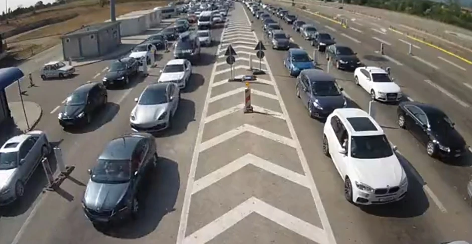 Na Preševu se čeka pola sata