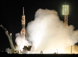 Lecą na orbitę. Rosjanie i Amerykanin