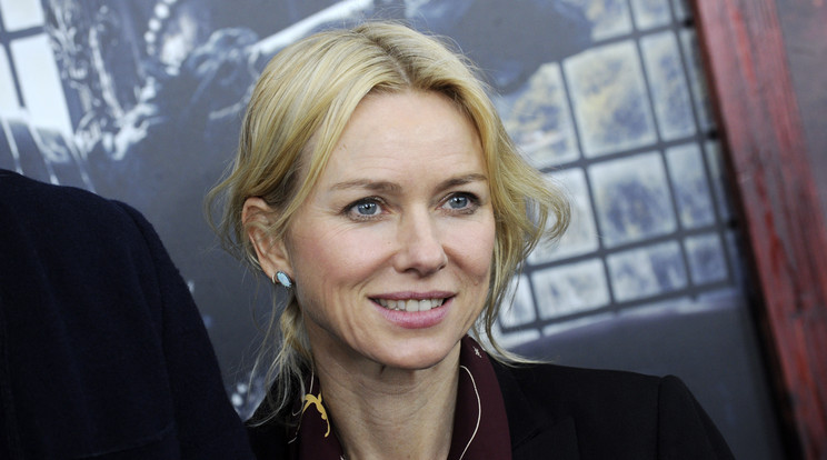 Naomi Watts próbálja segíteni a walesi kiscsapatot / Fotó: AFP