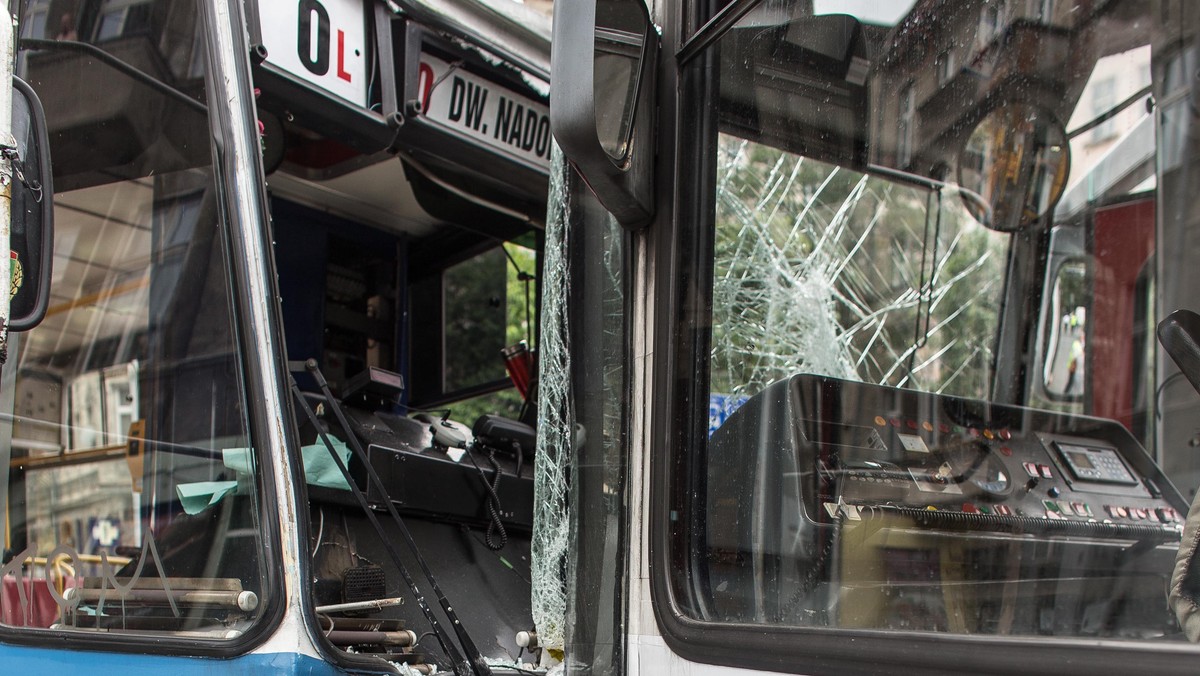 WROCŁAW ZDERZENIE TRAMWAJÓW