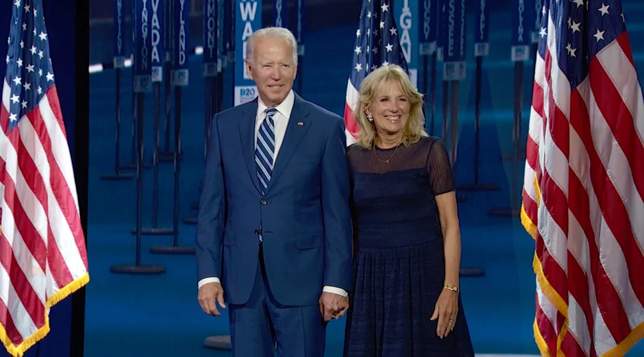 Nabavio bih vakcinu sutra da mogu - Džozef Bajden (na fotografiji sa suprugom Džil)