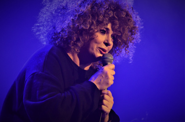 Nosowska na scenie warszawskiego klubu Stodoła. Koncert z 3 listopada 2018 roku.