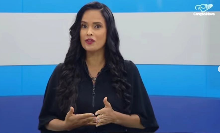 Tehotná brazílska moderátorka správ Elaine da Silva zomrela spolu so svojím nenarodeným dieťaťom po tom, ako ju previezli do nemocnice so zápalom pľúc.