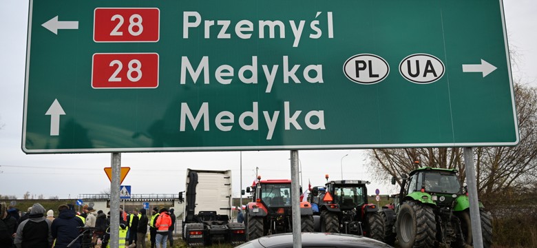 Rolnicy dołączyli do blokady przewoźników na granicy z Ukrainą. W kolejce zmarł ukraiński kierowca