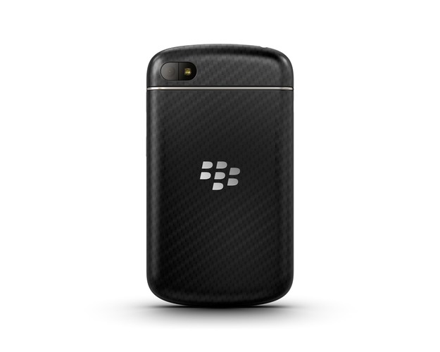 <b>BlackBerry Q10</b>
<br><br>
Procesor: dwurdzeniowy Snapdragon S4+ 1,5GHz
<br>
Ekran: SuperAMOLED, 720×720, dotykowy, pojemnościowy, przekątna 3,1″
<br>
Aparat: tylny 8MPX z AF, diodą LED, rejestracją wideo 1080p, przedni 2 MPX, 720p
<br>
Pamięć: 2GB RAM, 16GB wbudowanej pamięci, gniazdo na karty microSD 64 GB
<br>
WiFi: 802.11 a/b/g/n, dwuzakresowe – 2,4/5GHz
<br>
Bateria: 2100 mAh
<br>
Łączność: NFC, microUSB, microHDMI, Bluetooth 4.0, 4G LTE, GPS
<br>
Wymiary: 119,6 x 66,8 x 10,3 mm
