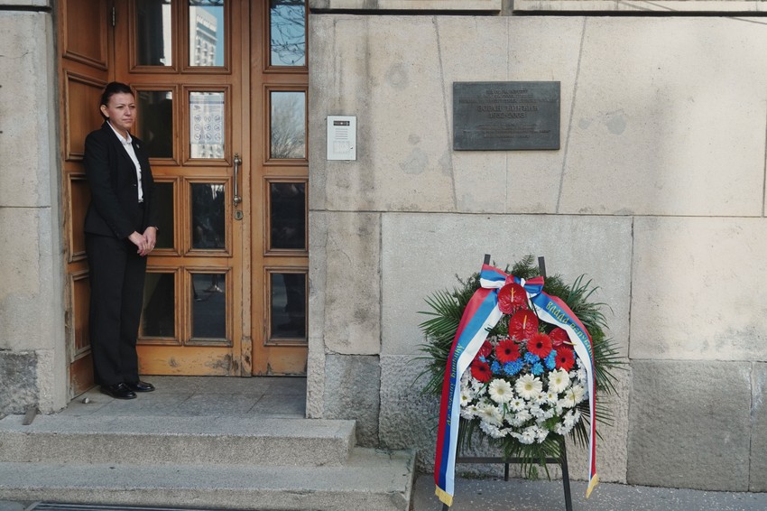 Članovi vlade položili vence