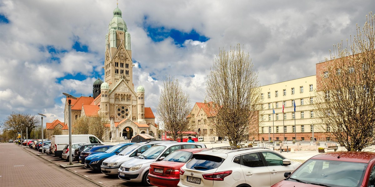 Do wielkiego zamieszkania doszło na parkingu w Rudzie Śląskiej.