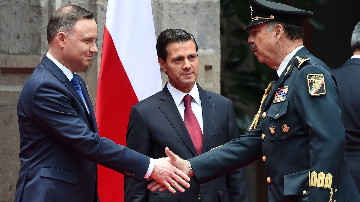 Wzmocnienie więzi gospodarczych pomiędzy Polską i Meksykiem ma kluczowe znaczenie dla dalszego rozwoju stosunków dwustronnych – uznali prezydenci Polski Andrzej Duda i Meksyku Enrique Pena Nieto we wspólnej deklaracji, podpisanej dzisiaj w stolicy Meksyku.