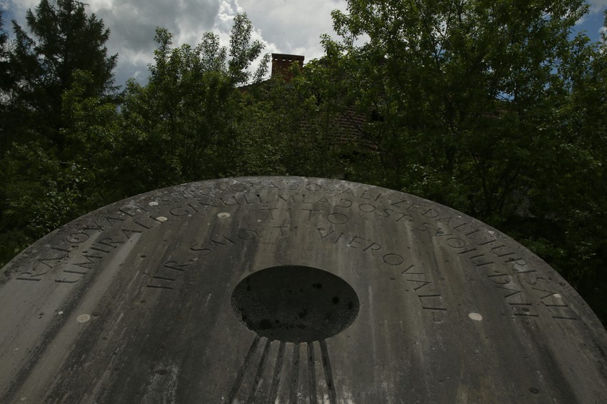 Spomenik NOB u Jasenicama