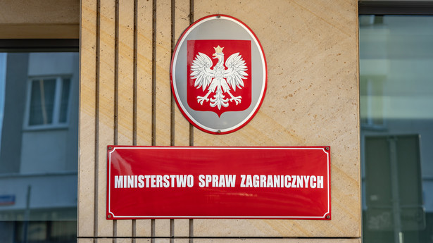 Tabliczka na jednym z budynków Ministerstwa Spraw Zagranicznych