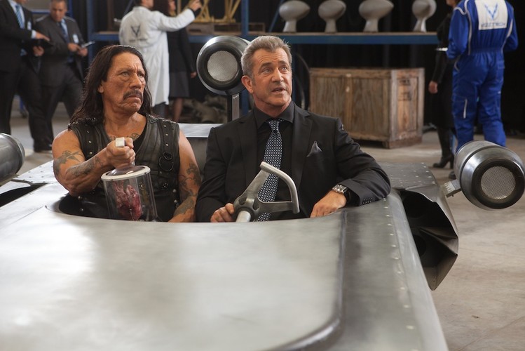 Danny Trejo i Mel Gibson w filmie 'Maczeta zabija'