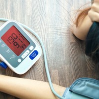 Hirtelen magas vérnyomás csökkentése házilag – mit tehet azonnal, és mit hosszabb távon?