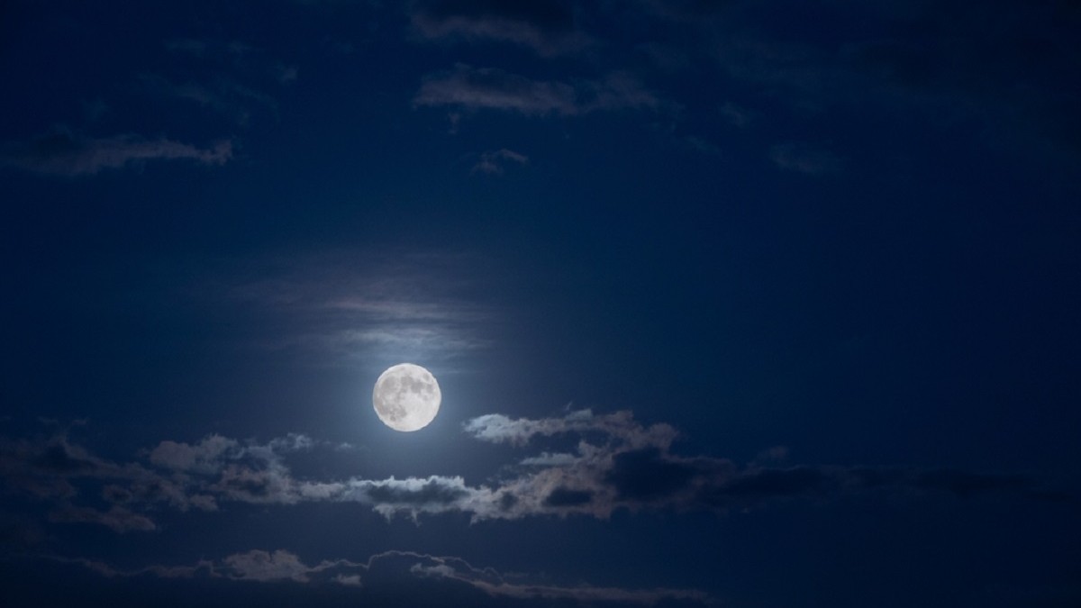 Luna plină din septembrie 2026: când o vezi și ce zodii sunt influențate