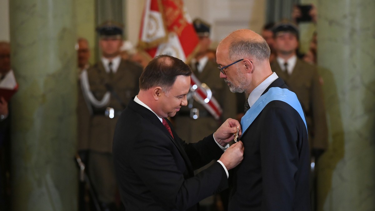 W poniedziałek w Narodowe Święto Niepodległości prezydent Andrzej Duda odznaczył Orderem Orła Białego historyka prof. Andrzeja Nowaka oraz lekarkę prof. Grażynę Świątecką.