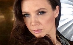 'SE': Kinga Rusin ratuje związek w Indonezji