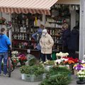 Rząd zamknął cmentarze w ostatniej chwili. Handlowcy zostali na lodzie