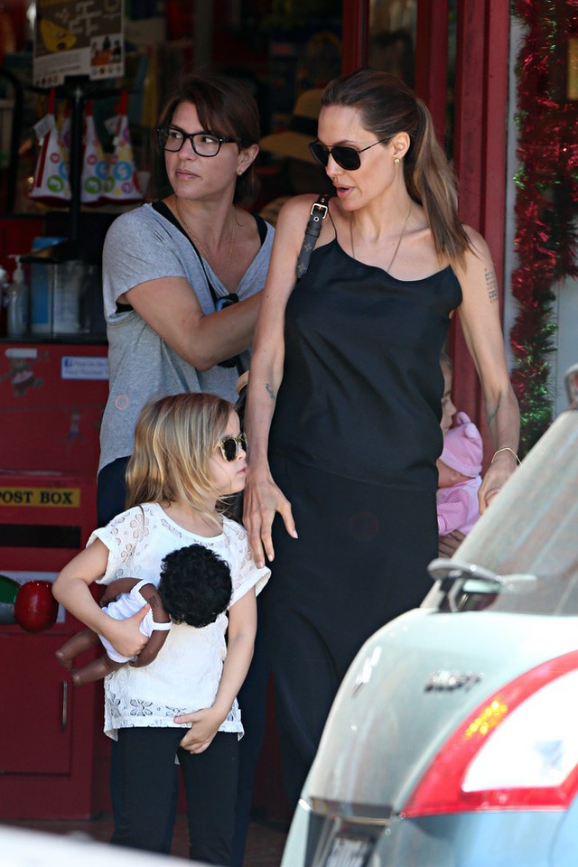 Angelina Jolie z Vivienne i Knox na zakupach